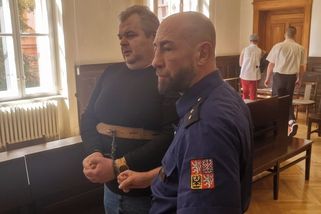 Senior přespal v domě zemřelého dvojčete. Zloděj jej málem umlátil, dostal 16 let - Novinky